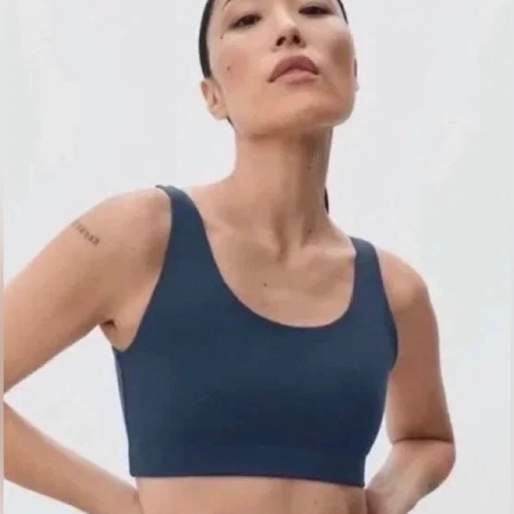 Everlane Perform Bra in Dark Blue NWT SOLD OUT Online